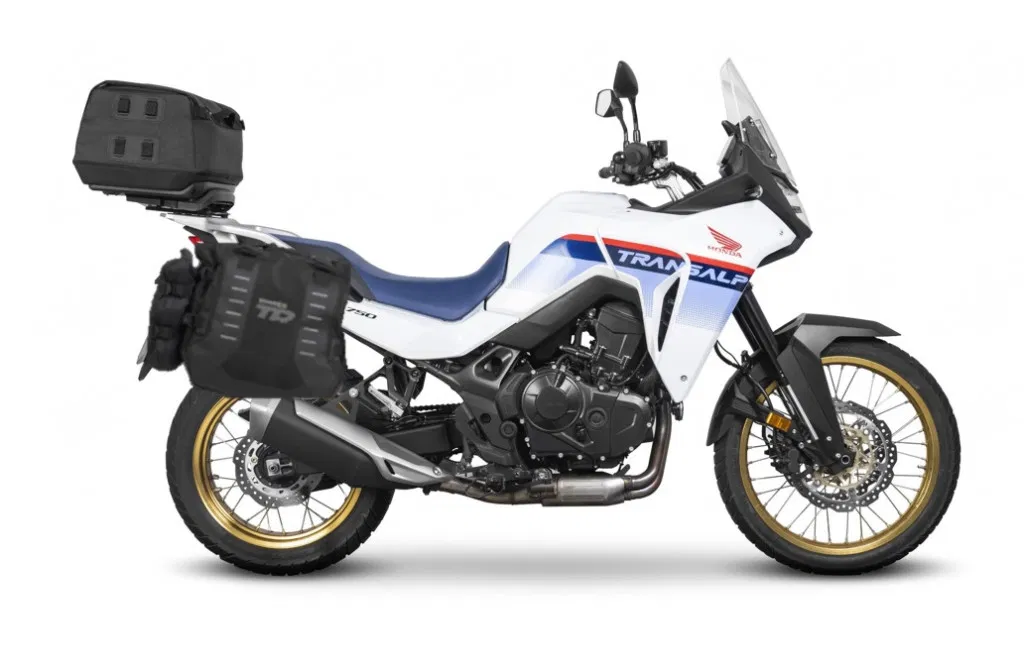 Kompletná sada adventure vakov SHAD TERRA TR40 a vrchný vak TR50 , vrátane montážnej sady SHAD HONDA TRANSALP 750