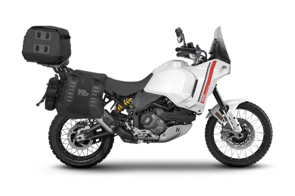 Kompletná sada adventure vakov SHAD TERRA TR40 a vrchný vak TR50 , vrátane montážnej sady SHAD DUCATI DESERT X
