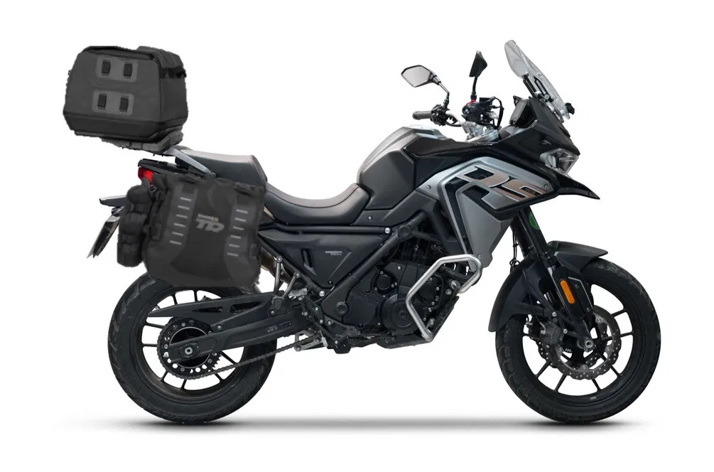 Kompletná sada adventure vakov SHAD TERRA TR40 a vrchný vak TR50 , vrátane montážnej sady SHAD VOGE 650 DS/DSX