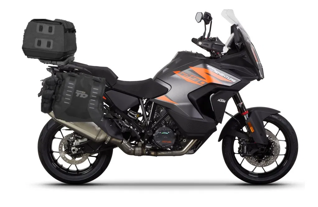 Kompletná sada adventure vakov SHAD TERRA TR40 a vrchný vak TR50 , vrátane montážnej sady SHAD KTM 1200 SUPER ADVENTURE S/R