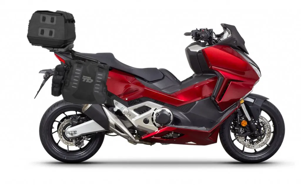 Kompletná sada adventure vakov SHAD TERRA TR40 a vrchný vak TR50 , vrátane montážnej sady SHAD HONDA X-ADV 750