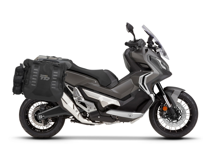 Sada bočných adventure vakov SHAD TERRA TR 40 ,vrátane montážnej sady SHAD HONDA X-ADV 750