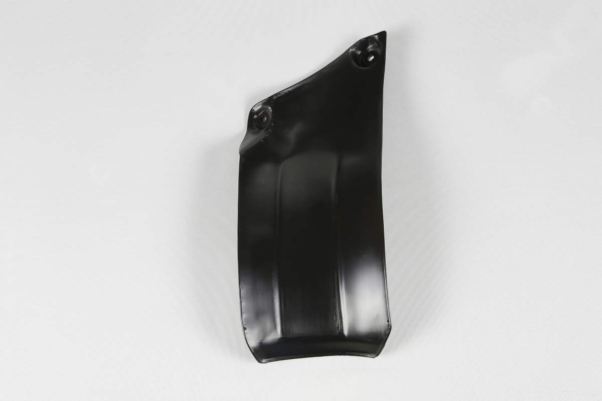 UFO Kryt zadného tlmiča KTM 125/200/250/300/360/380/400/520/620 98-02/SX-SX-F 98-06/EXC-EXC-F 98-07 čierna
